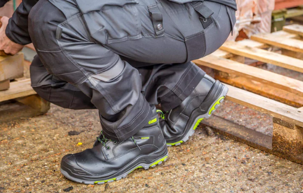 Top Apache Safety Shoes and Trainers for 2024: In-Depth Analysis ...