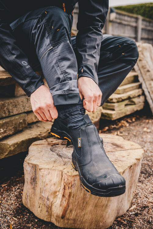 Best Waterproof Work Boots of 2024: Keeping Your Feet Dry in the Toughest Conditions - A Detailed Review