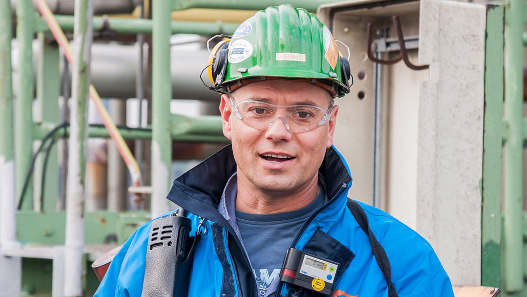 An image of Helmet being worn by a model