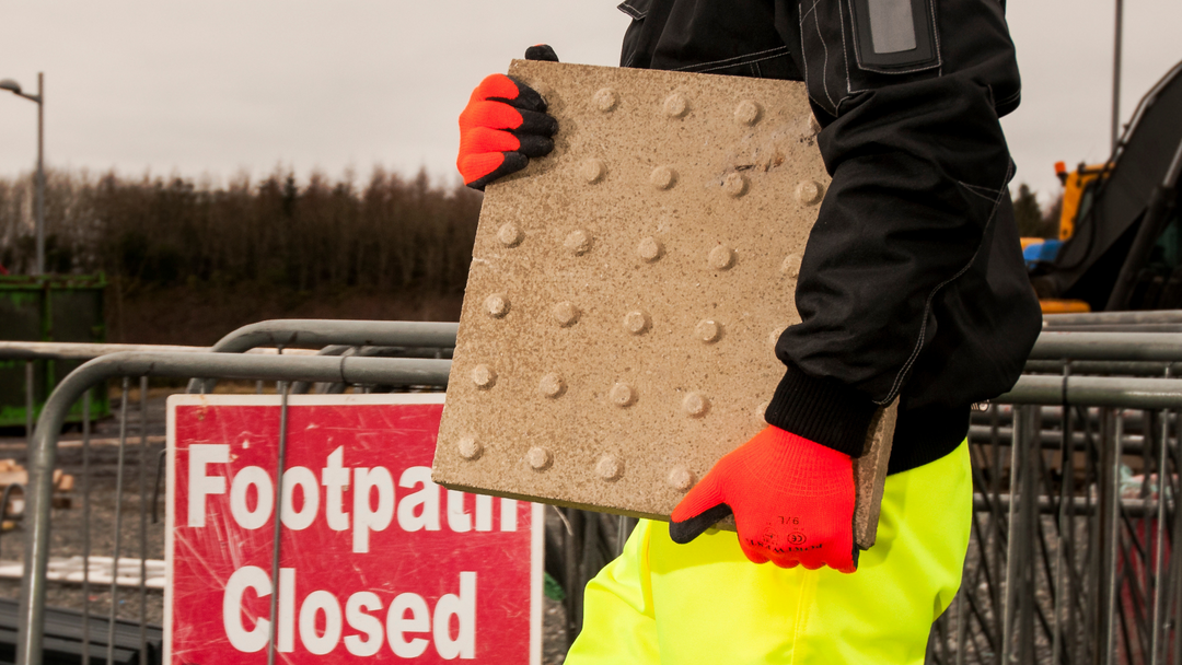 Worker wearing thermal protection gloves outside