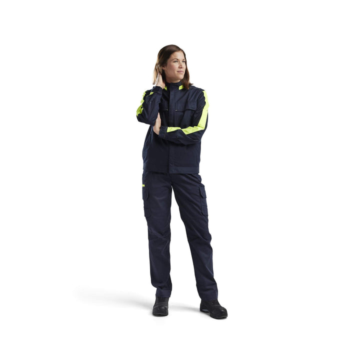 Blaklader 44431832 Womens Stretch Industry Jacket Dark Navy Blue/Hi-Vis Yellow Model Front #colour_dark-navy-blue-hi-vis-yellow