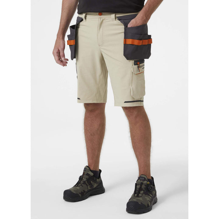 Helly Hansen Kensington Construction Shorts Stretch HH Sandy/Ebony 3 On Body 1#colour_hh-sandy-ebony