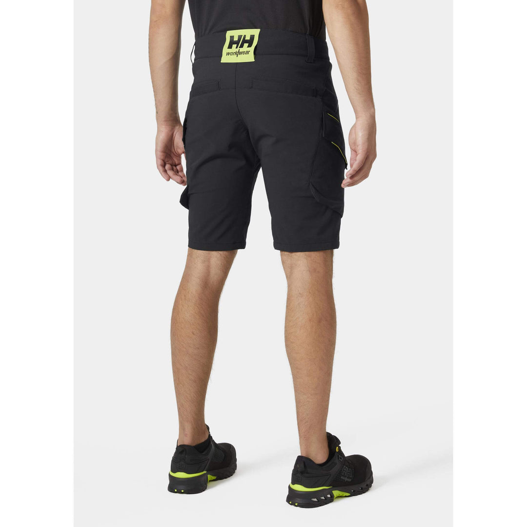 Helly Hansen Magni Evolution HH Connect 4-Way-Stretch Cargo Shorts Black OnBody 2#colour_black