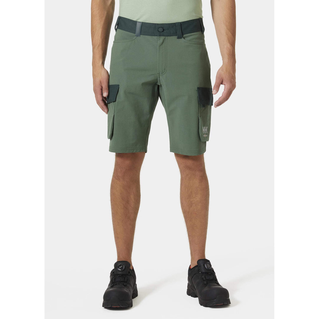 Helly Hansen Oxford 4X Lightweight 4-Way-Stretch Cargo Shorts Spruce/Darkest Spruce OnBody 1#colour_spruce-darkest-spruce