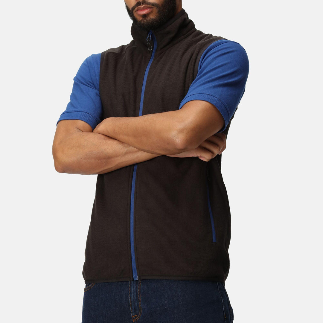 Regatta Professional Navigate Fleece Bodywarmer Black/New Royal Model 5#colour_black-new-royal