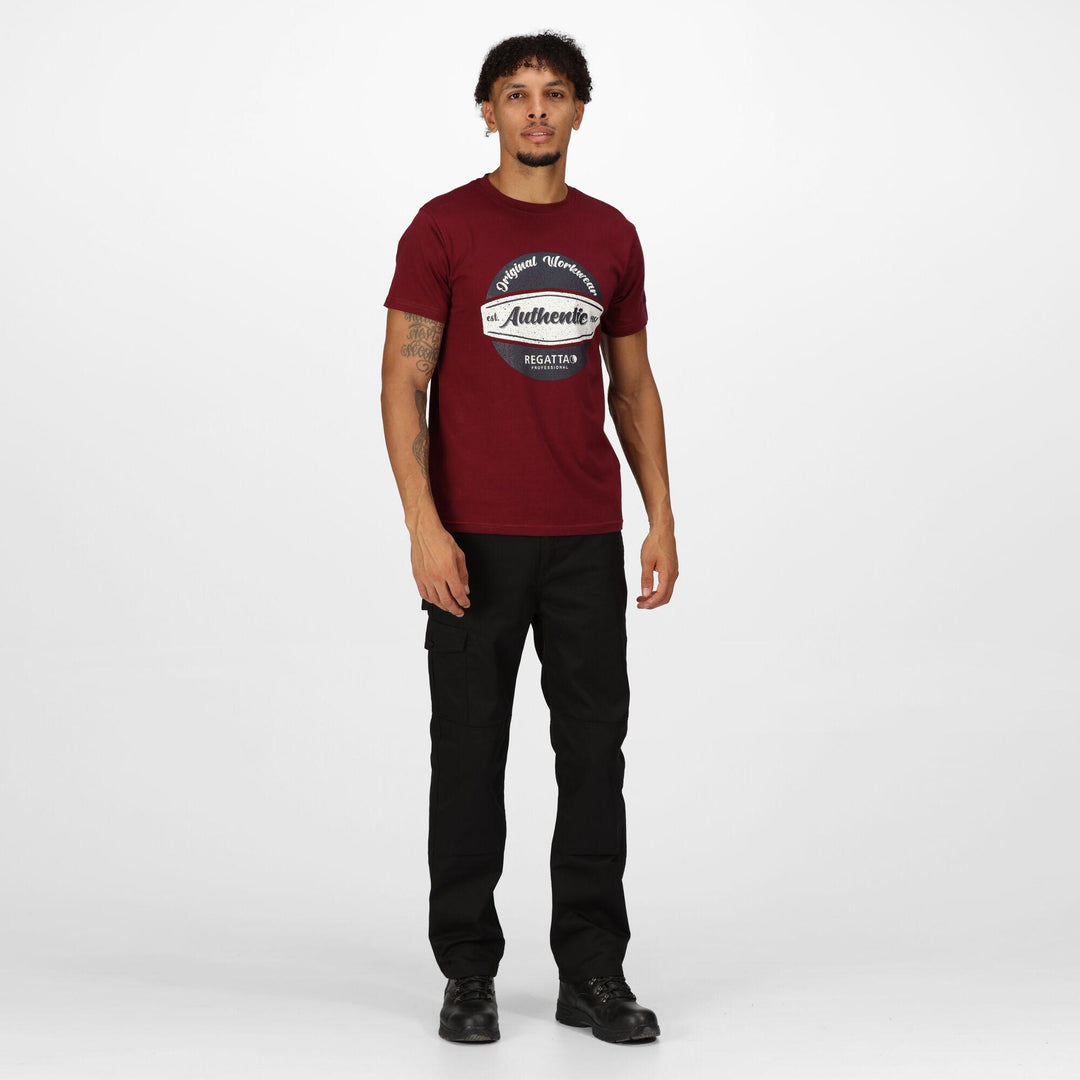 Regatta Professional Original Workwear T-Shirt Burgundy Model 3#colour_burgundy