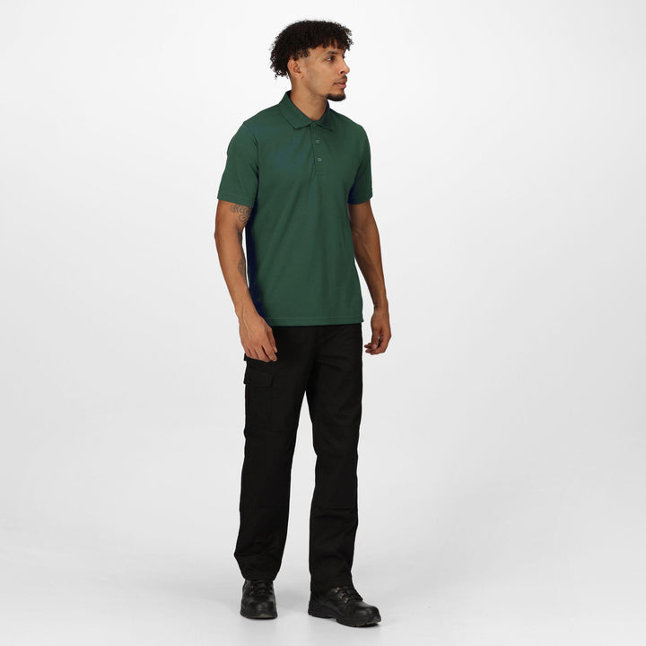 Regatta Professional Pro 65/35 Short Sleeve Polo Shirt Dark Green Model 3#colour_dark-green