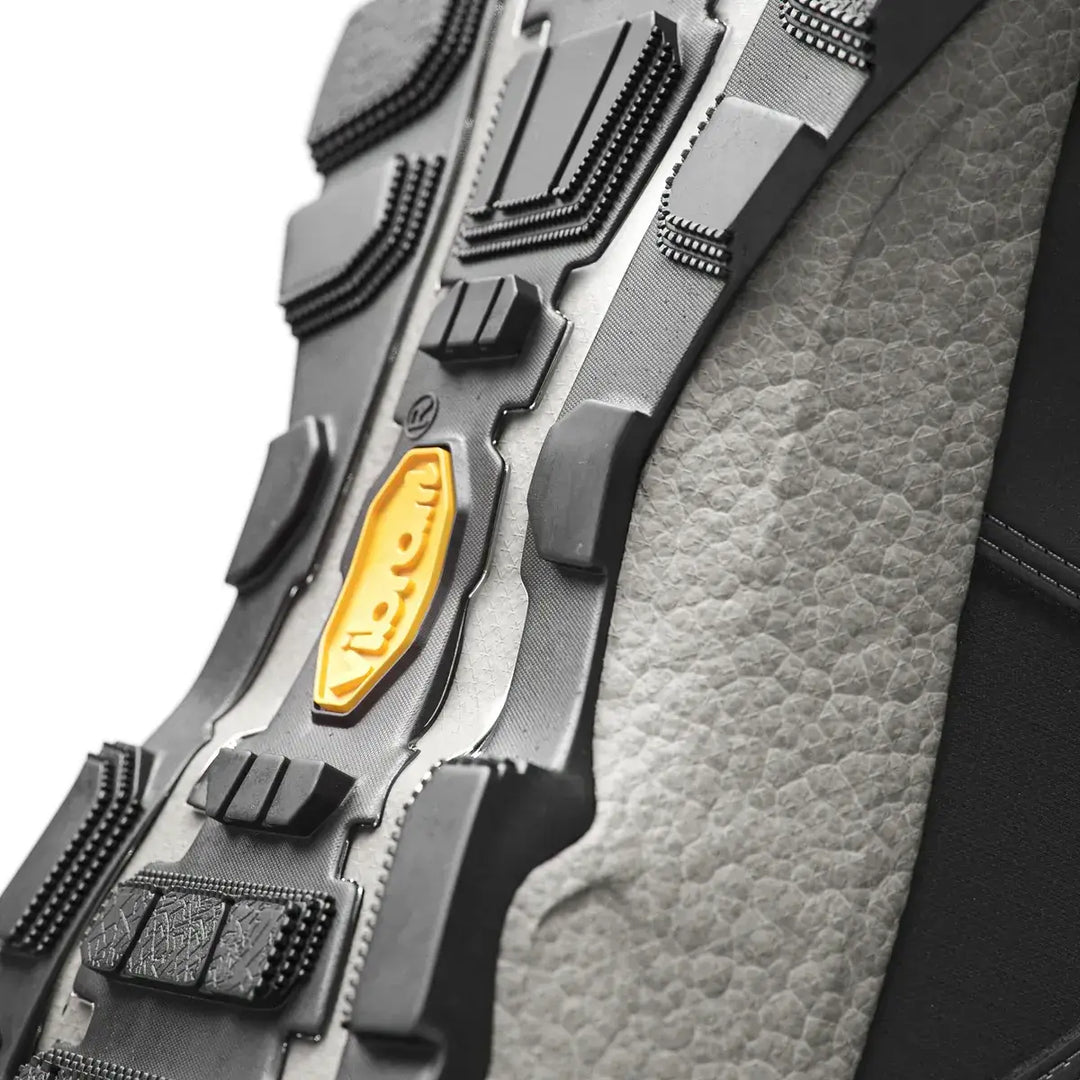 Solid Gear 80013 Vapor 3 Low Black Grey Detail5 Square #colour_black-grey