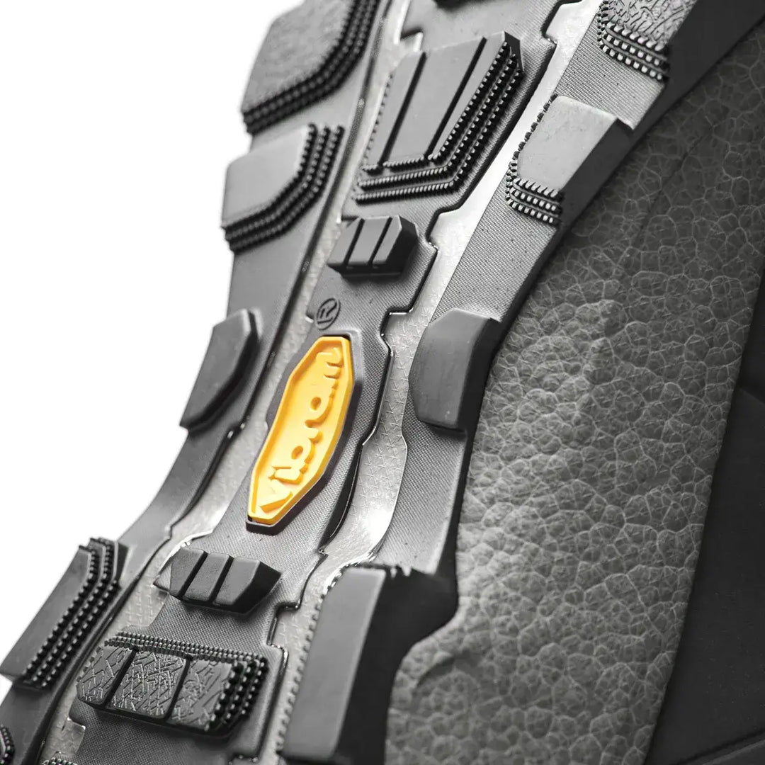 Solid Gear 80014 Vapor 3 Mid Black Detail5 Square #colour_black