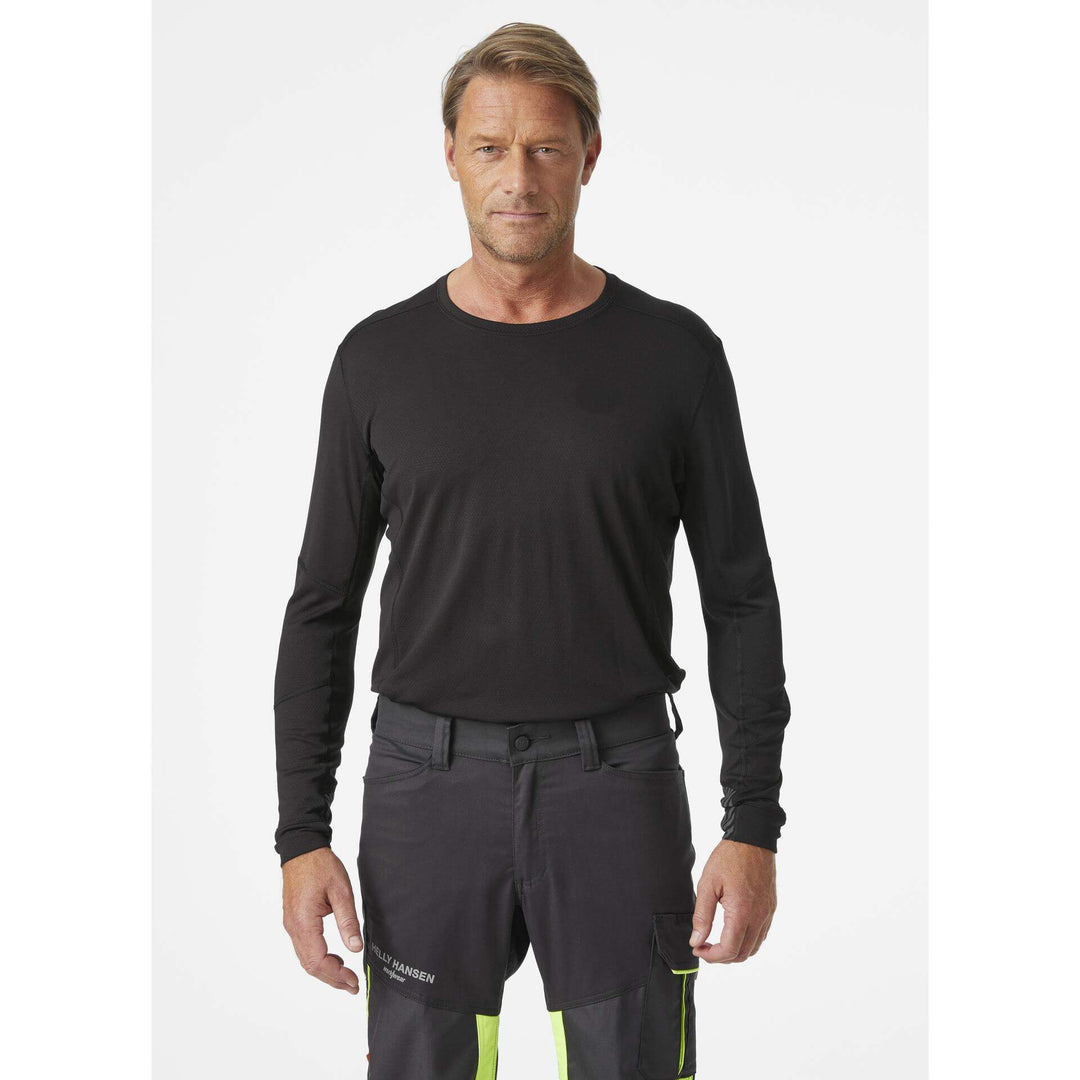 Helly Hansen Lifa Active Baselayer Crewneck Long Sleeve T-Shirt Black 3 On Body 1#colour_black