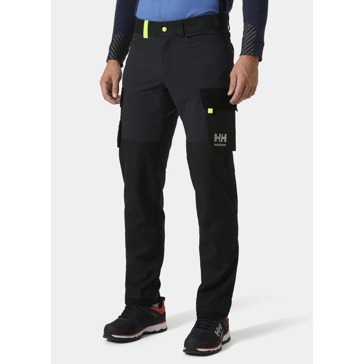 Helly Hansen Oxford 4X Stretch Service Trousers Ebony/Black OnBody 1#colour_ebony-black