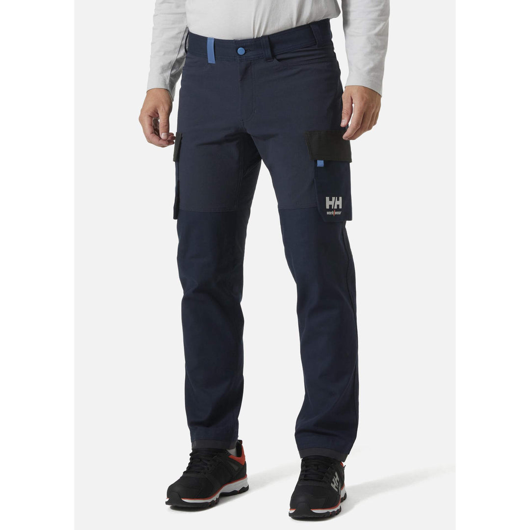 Helly Hansen Oxford 4X Stretch Service Trousers Navy/Ebony OnBody 1#colour_navy-ebony