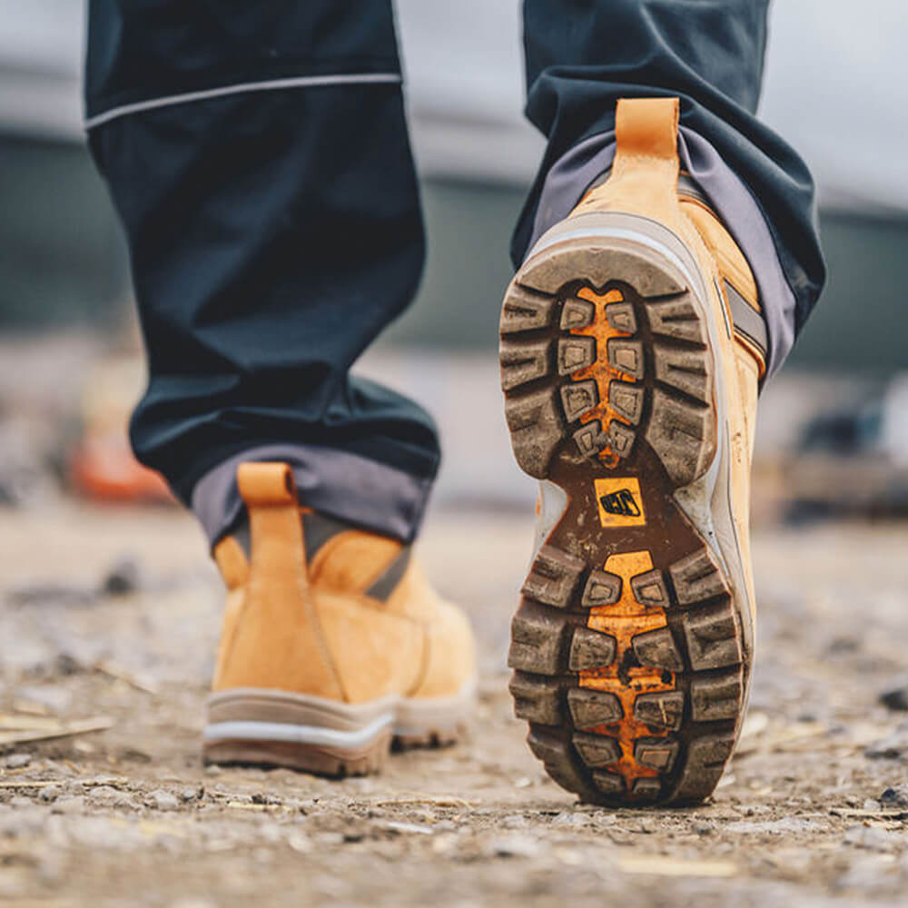 JCB Fast Track Work Safety Boots – workweargurus.com