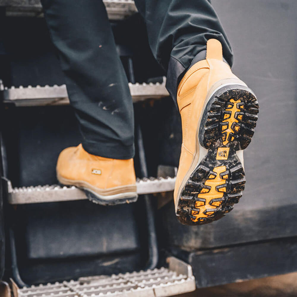 JCB Workmax Safety Boots Honey Lifestyle 4#colour_honey