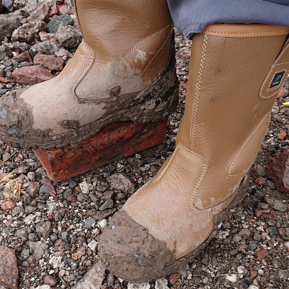 ProMan PM104 Chicago Rigger Boots Tan Action Shot#colour_tan